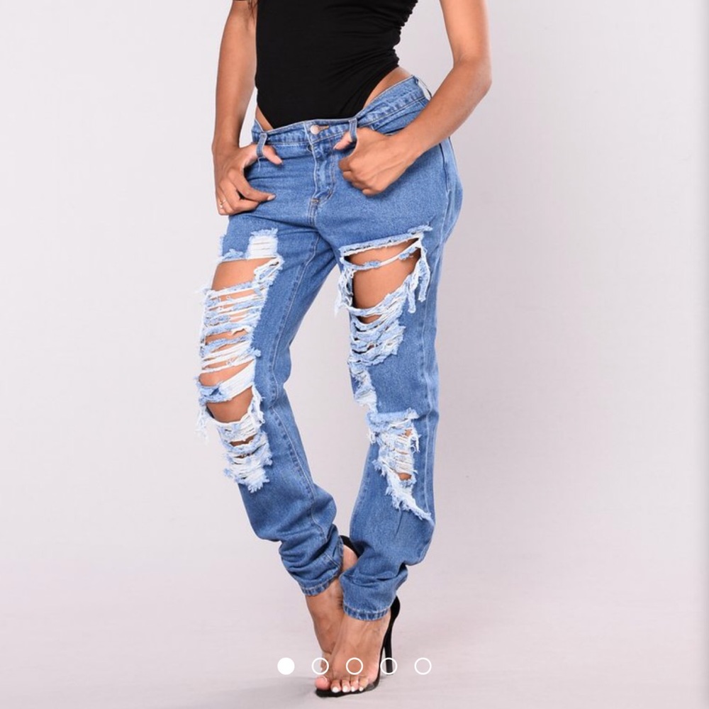 FASHION NOVA Distressed Boyfriend Jeans NWT